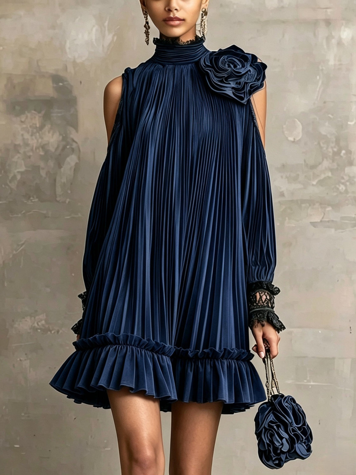 Fiora | mini abito plissettato con fiore, Blu Navy