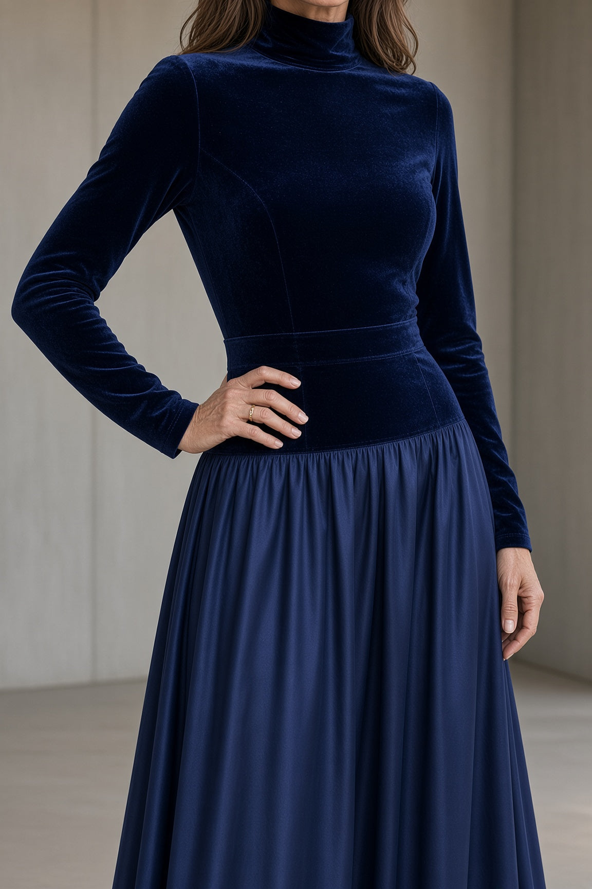 Violetta | Abito Maxi in Velluto con Collo Alto, Blu Navy