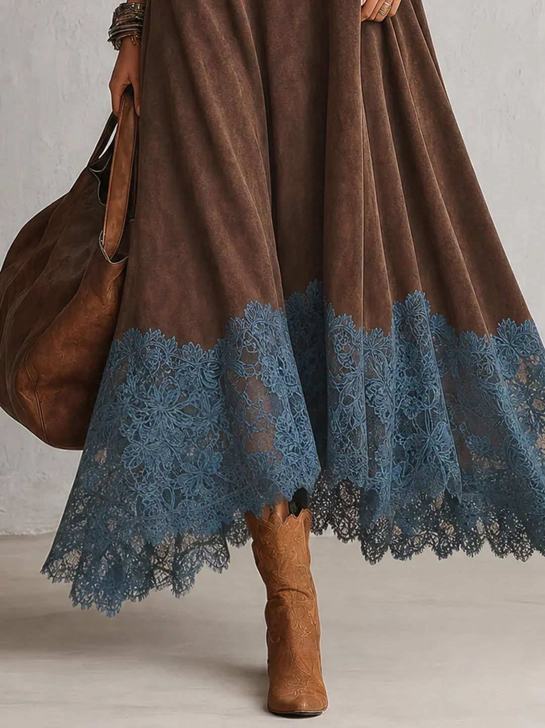 Bérengère | Abito Lungo Effetto Suede con Orlo in Pizzo