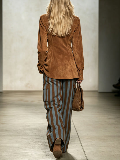 Nives | Completo Camicia Effetto Camoscio e Pantaloni a Righe, Tabacco e Azzurro