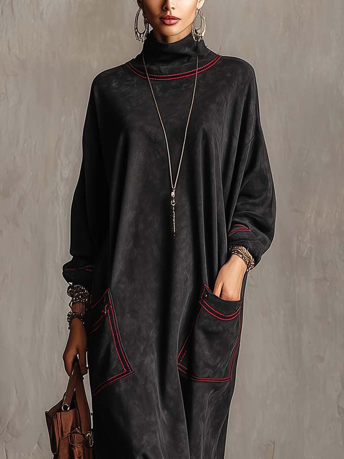 Lisetta | Abito Maxi Effetto Scamosciato Nero con Cuciture Rosse e Tasche Applicate