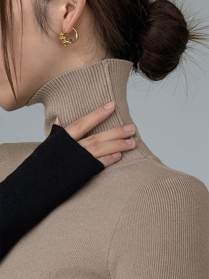 Filomena | Maglia Asimmetrica con Collo Alto e Dettaglio Patchwork