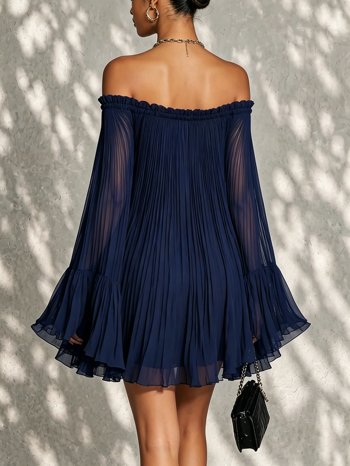 Alessia | Abito Mini Blu Navy a Maniche a Sbuffo e Spalle Scoperte
