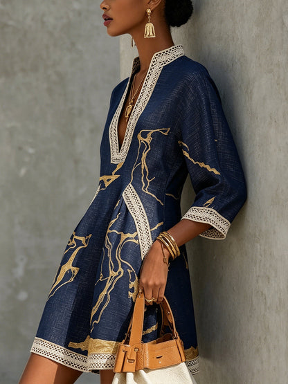 Fabiana | Abito Mini in Pizzo all'Uncinetto con Stampa Oro e Scollatura a V