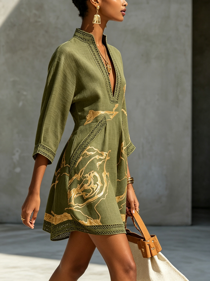 Fabiana | Abito Mini in Pizzo all'Uncinetto con Stampa Oro e Scollatura a V