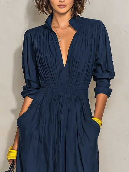 Clelia | Abito Lungo Plissé Blu Navy con Collo Alto e Scollo a V