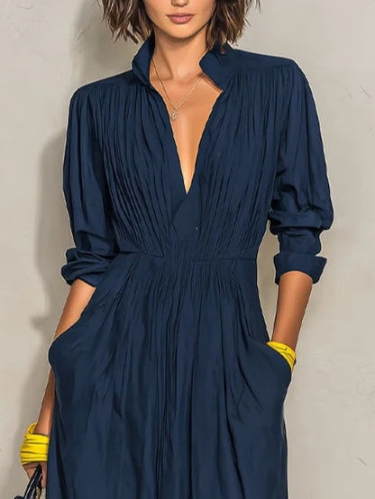 Clelia | Abito Lungo Plissé Blu Navy con Collo Alto e Scollo a V