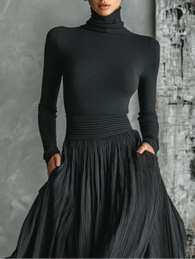 Rachele | Completo nero con gonna plissettata e maglia a maniche lunghe