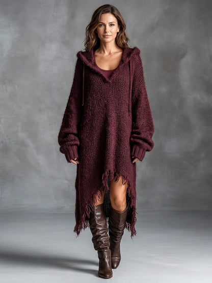 Ausilia — abito midi in maglia bordeaux con cappuccio e orlo sfrangiato, vista frontale