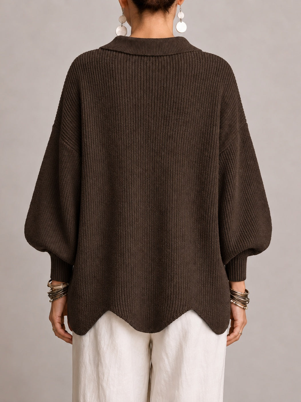 Cardigan marrone cioccolato a coste, vista posteriore con orlo smerlato