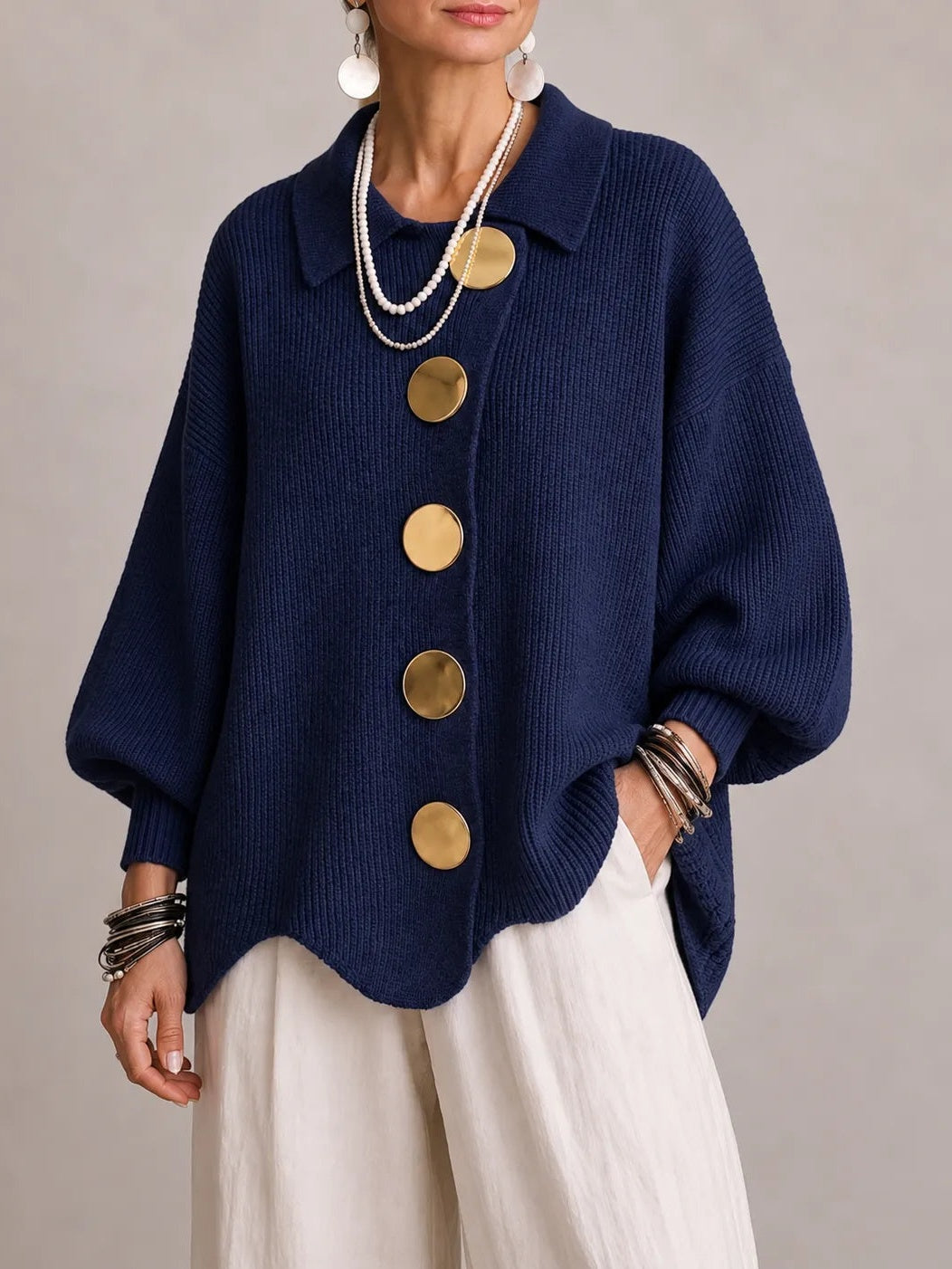 Cardigan blu navy a coste, vista di tre quarti