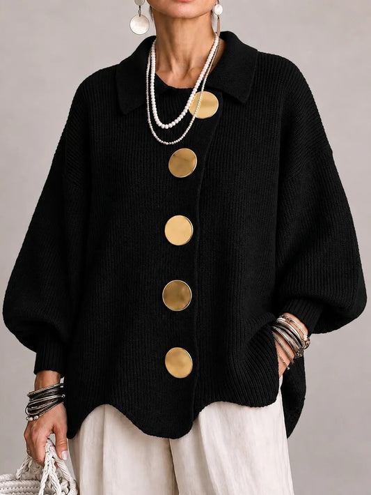 Cardigan oversize a coste nero con orlo smerlato e bottoni dorati