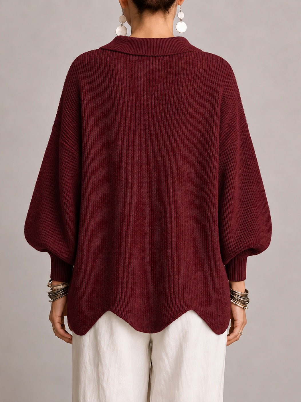 Cardigan bordeaux a coste, vista posteriore con orlo smerlato