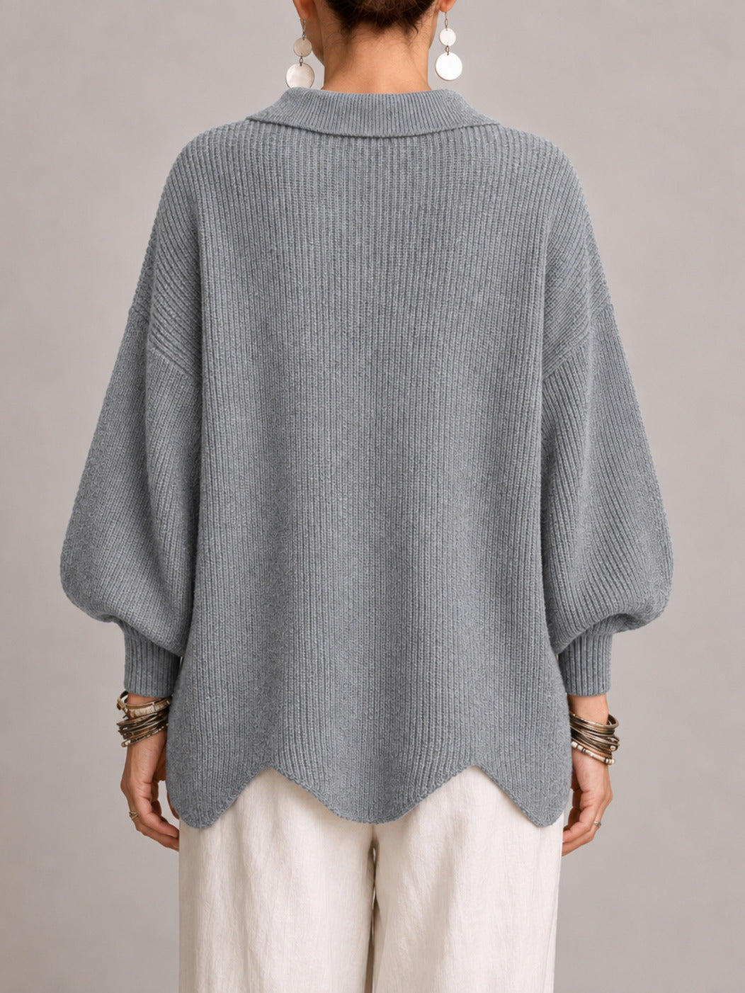Cardigan Rosanna grigio a coste con orlo smerlato, vista posteriore