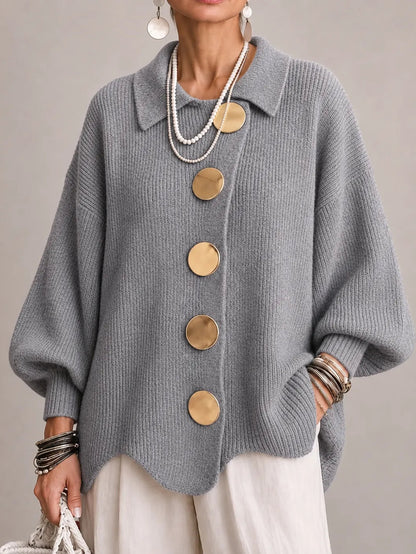 Cardigan oversize a coste grigio con orlo smerlato e bottoni dorati