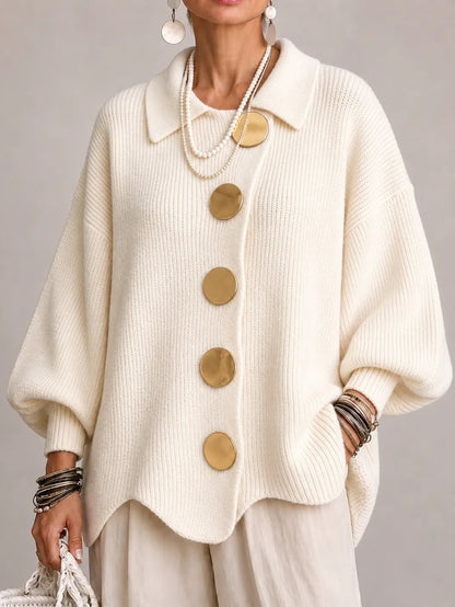 Cardigan oversize a coste avorio con orlo smerlato e bottoni dorati