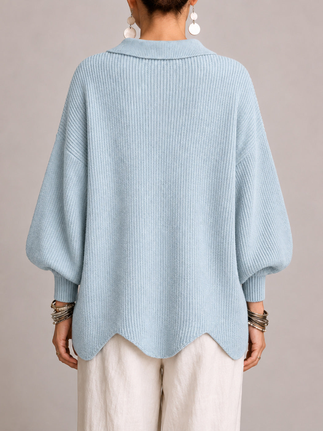 Cardigan Oriana azzurro polvere a coste con orlo smerlato, vista posteriore