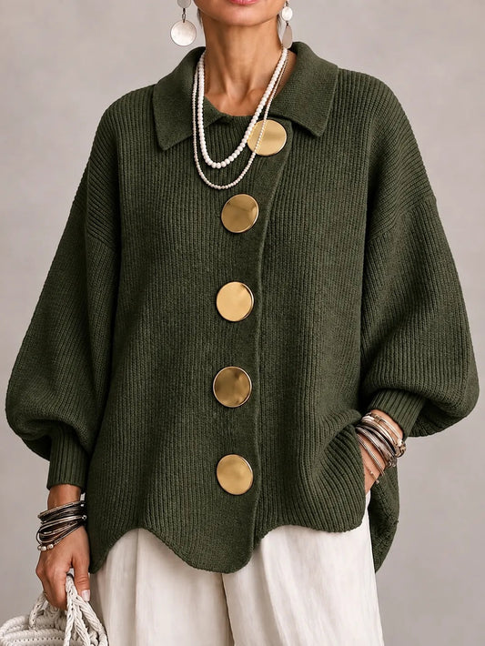 Cardigan oversize a coste verde oliva con orlo smerlato e bottoni dorati