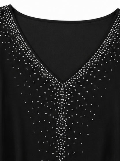 Gelsomina, dettaglio dello scollo a V con strass, nero