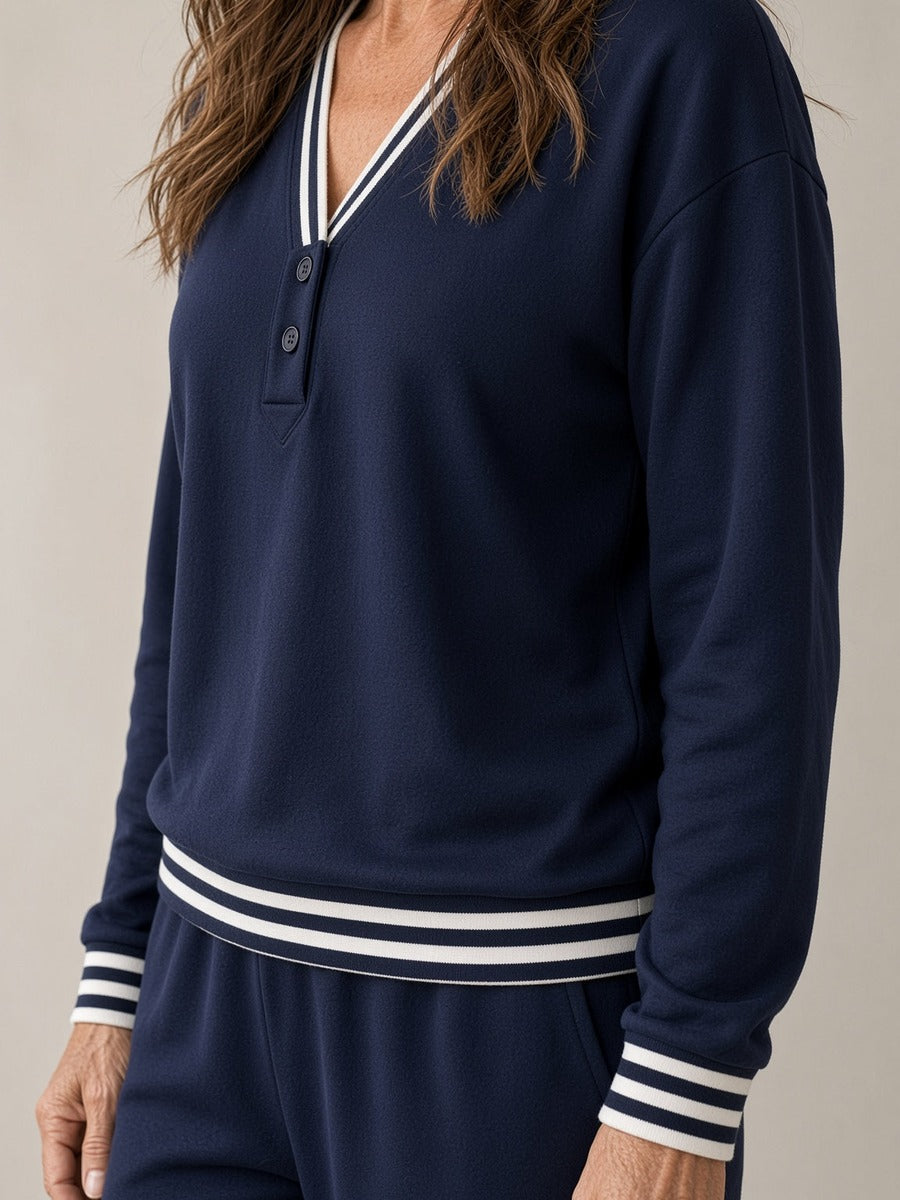 Giacoma, completo con felpa scollo a V, bordi a righe e pantalone ampio, blu navy, dettaglio