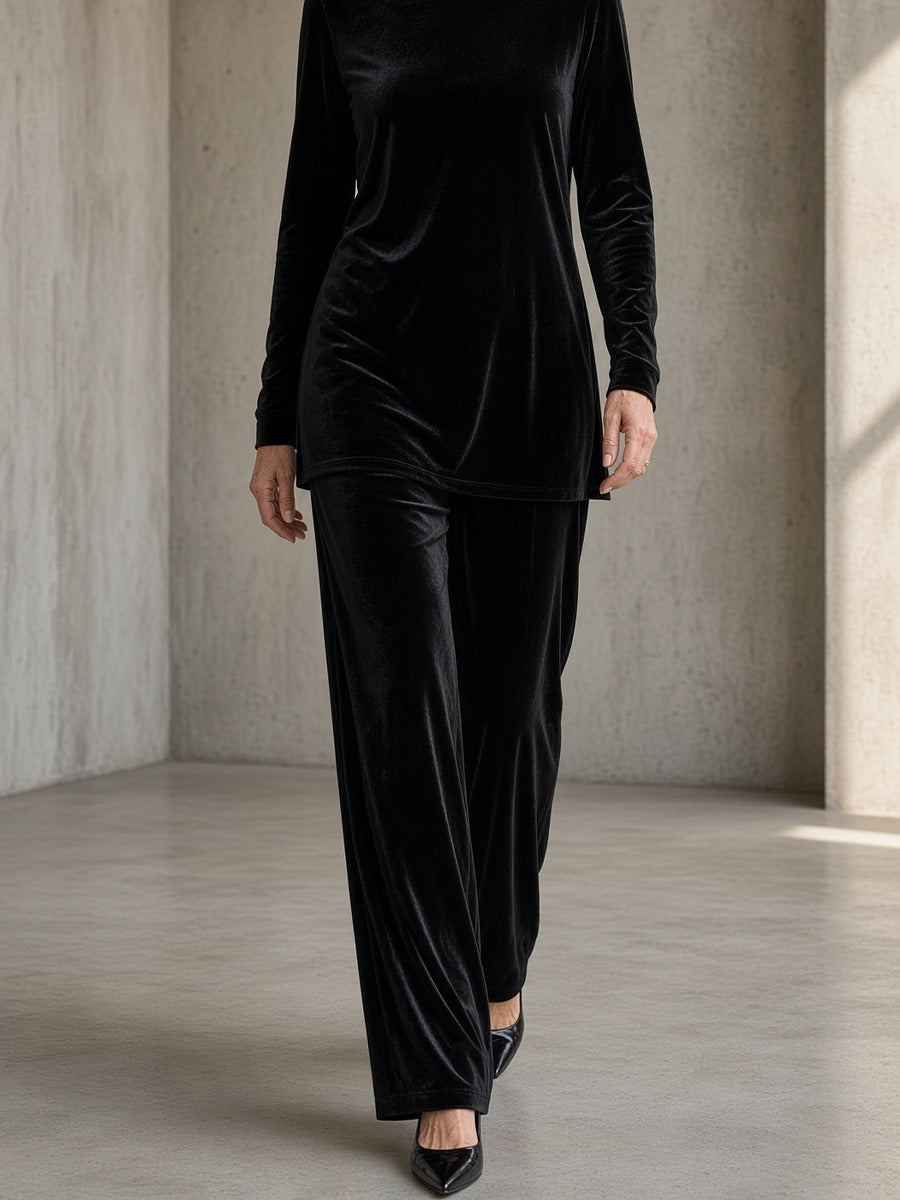 Leandra, completo in velluto con dolcevita e pantalone ampio, nero