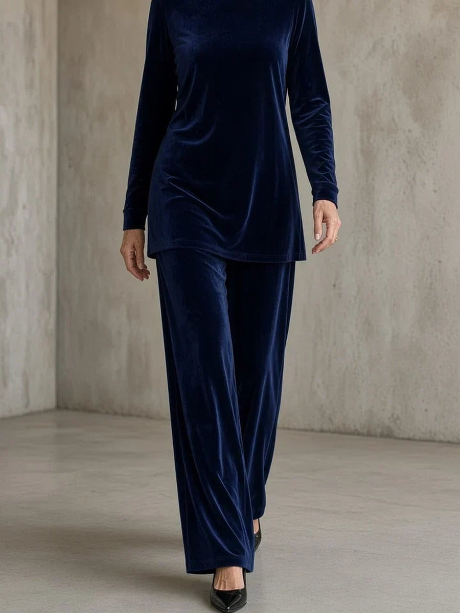Leandra, completo in velluto con dolcevita e pantalone ampio, blu navy