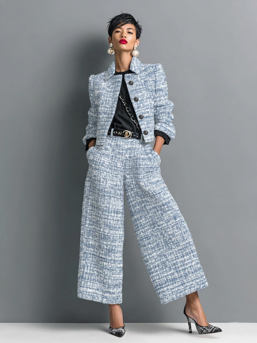 Leontina, completo giacca corta effetto tweed e pantaloni a gamba larga, azzurro
