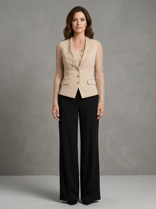 Modesta — top blazer beige in stile gilet con revers e maniche in pizzo, vista frontale