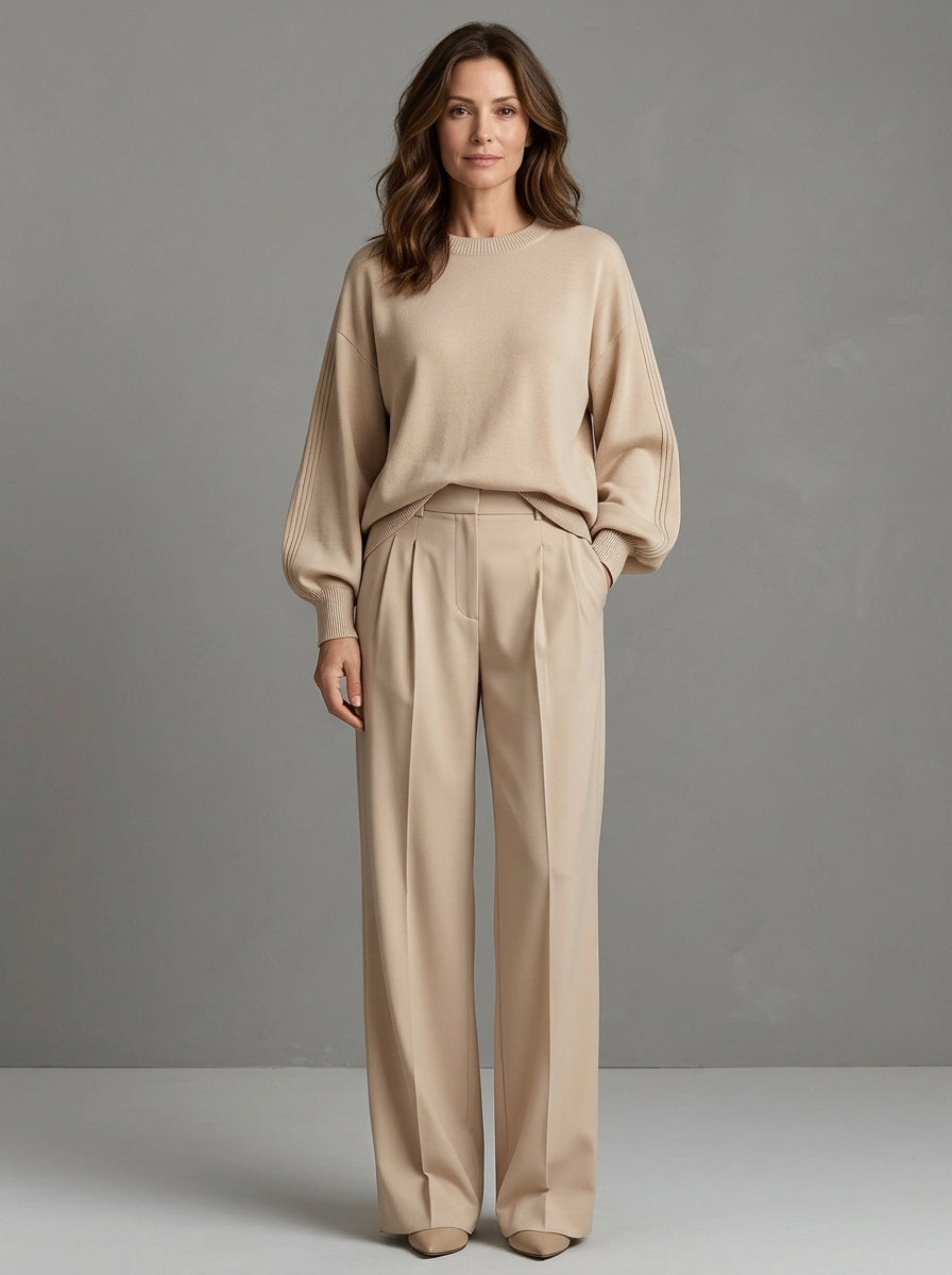 Palma — completo beige con maglione a maniche ampie e pantalone a vita alta, vista frontale