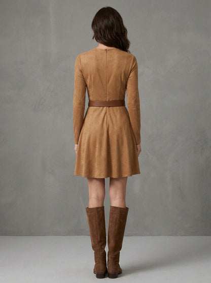 Rosita — mini abito effetto suede cammello con cintura, vista posteriore