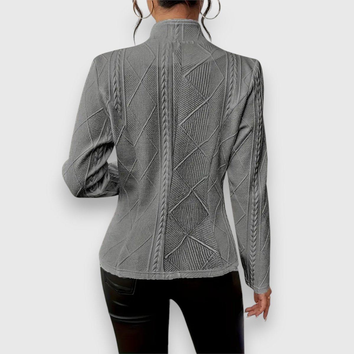 Loretta — Cardigan con Bottoni e Lavorazione a Trecce e Rombi