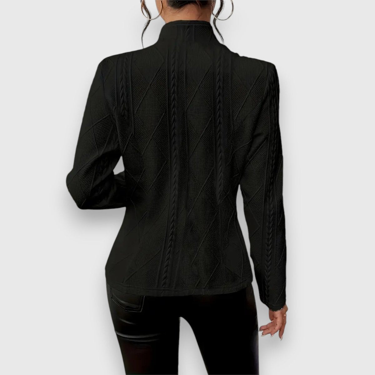 Loretta — Cardigan con Bottoni e Lavorazione a Trecce e Rombi