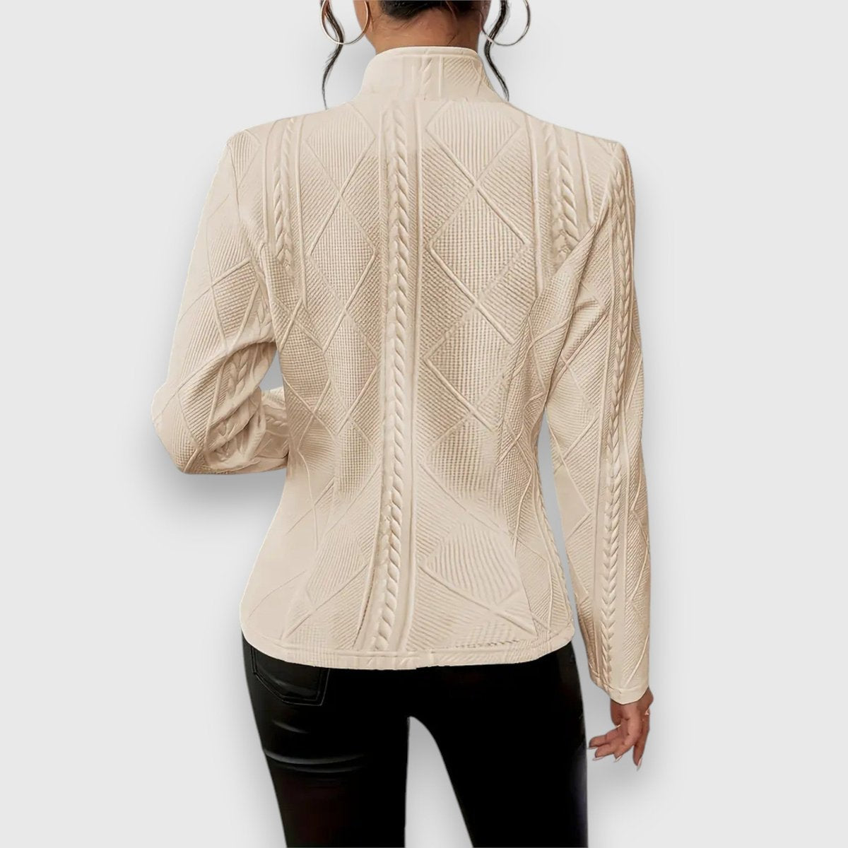 Loretta — Cardigan con Bottoni e Lavorazione a Trecce e Rombi